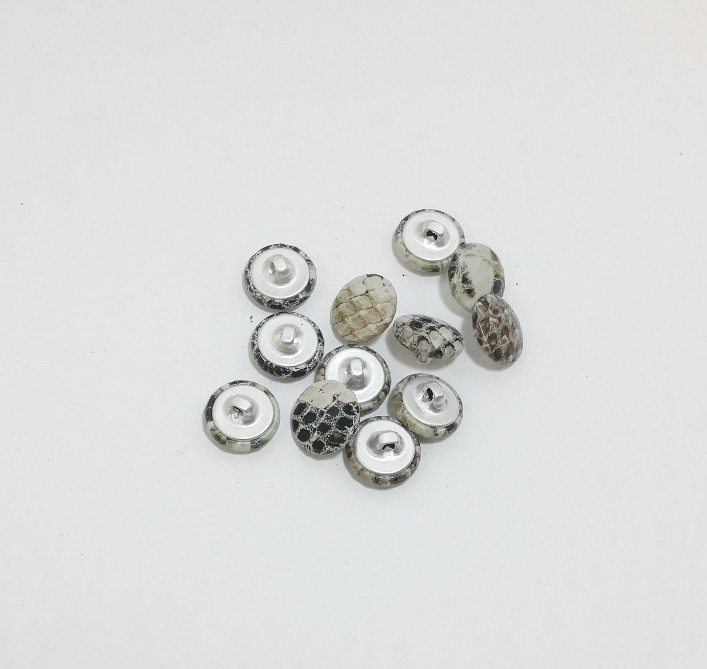 24 Line, Kidskin Leather Covered Buttons in Beige Snake Print (12 PC.) 5/8" 16mm