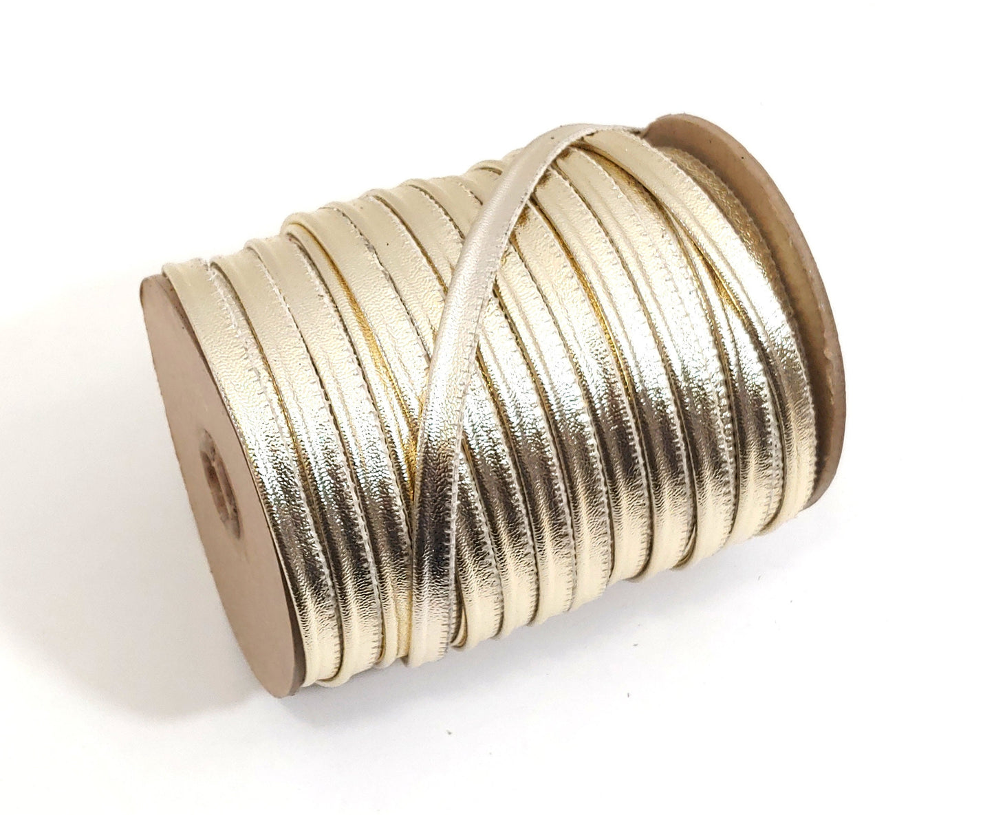 Gold Metallic Polyurethane Leatherette Cord Piping 5/16" (2.08 yds) 2095XUPU *card*