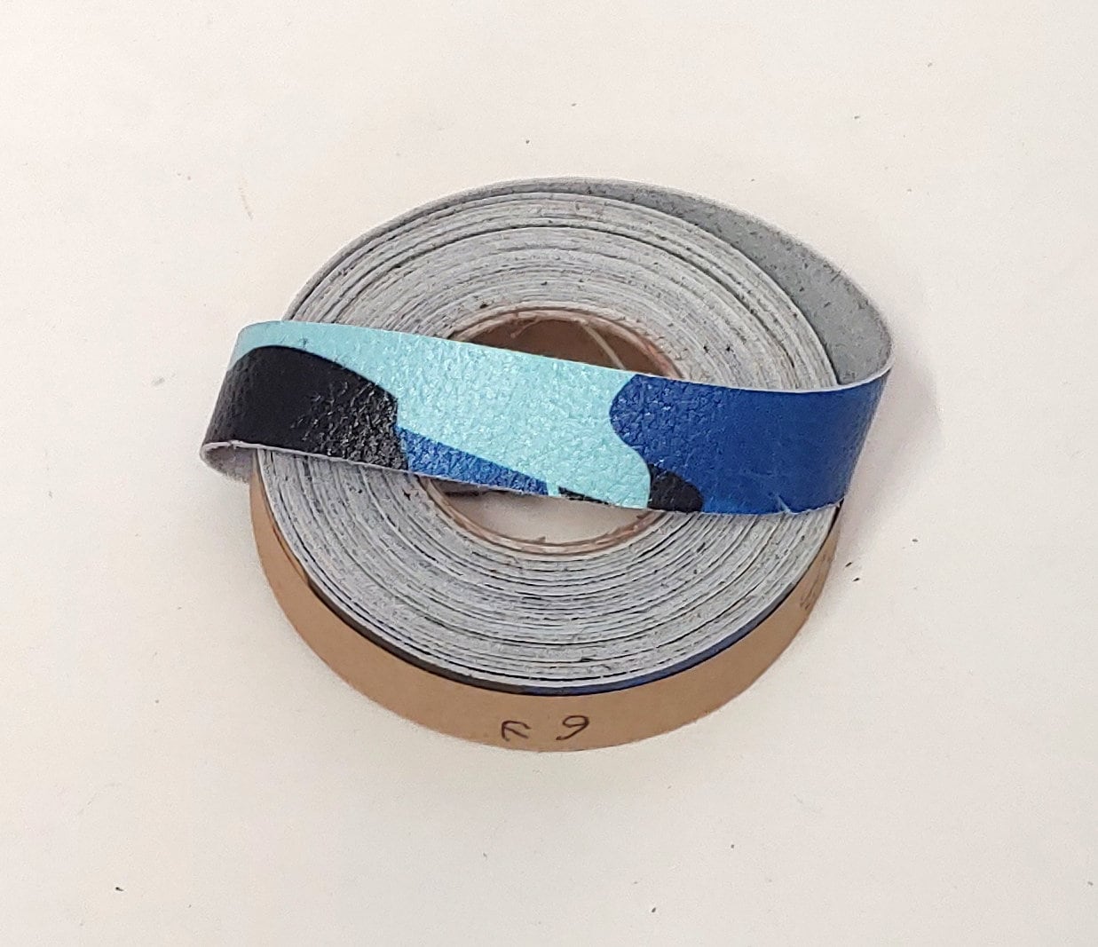 3/4" Flat, Cowhide Binding in Blue Camo (6 YDS) 0750NDB trim tape; edge binding; leather tape