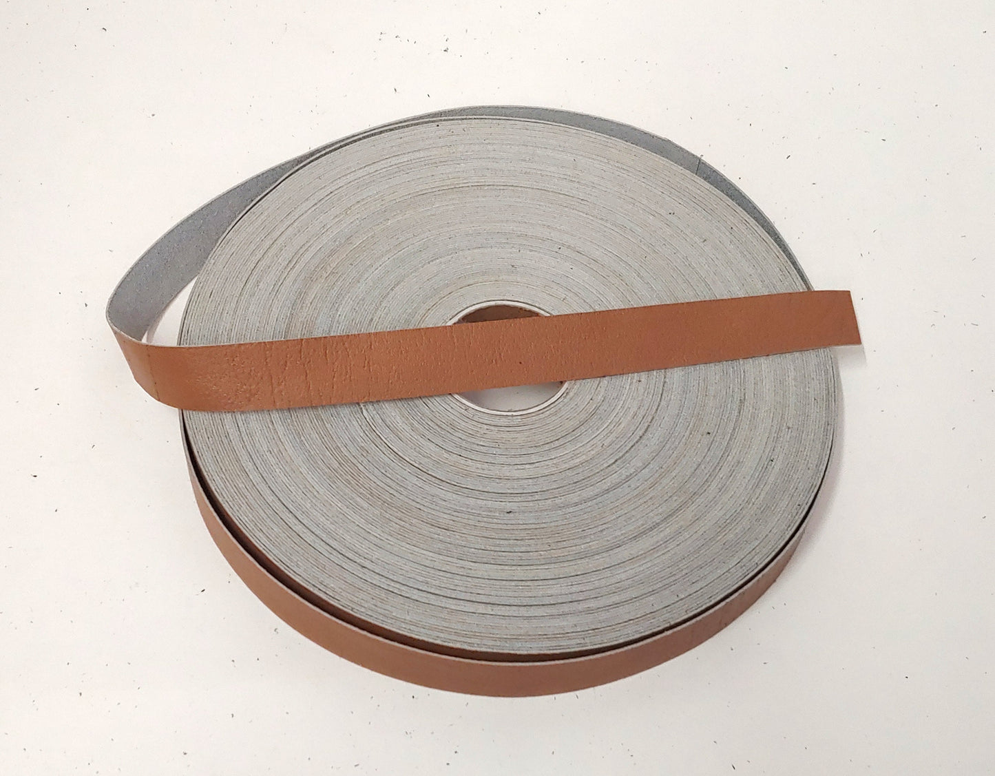 3/4" Flat, Cowhide Leather Strap in Cafe au Lait (5 YDS) 0750FCD light brown, caramel