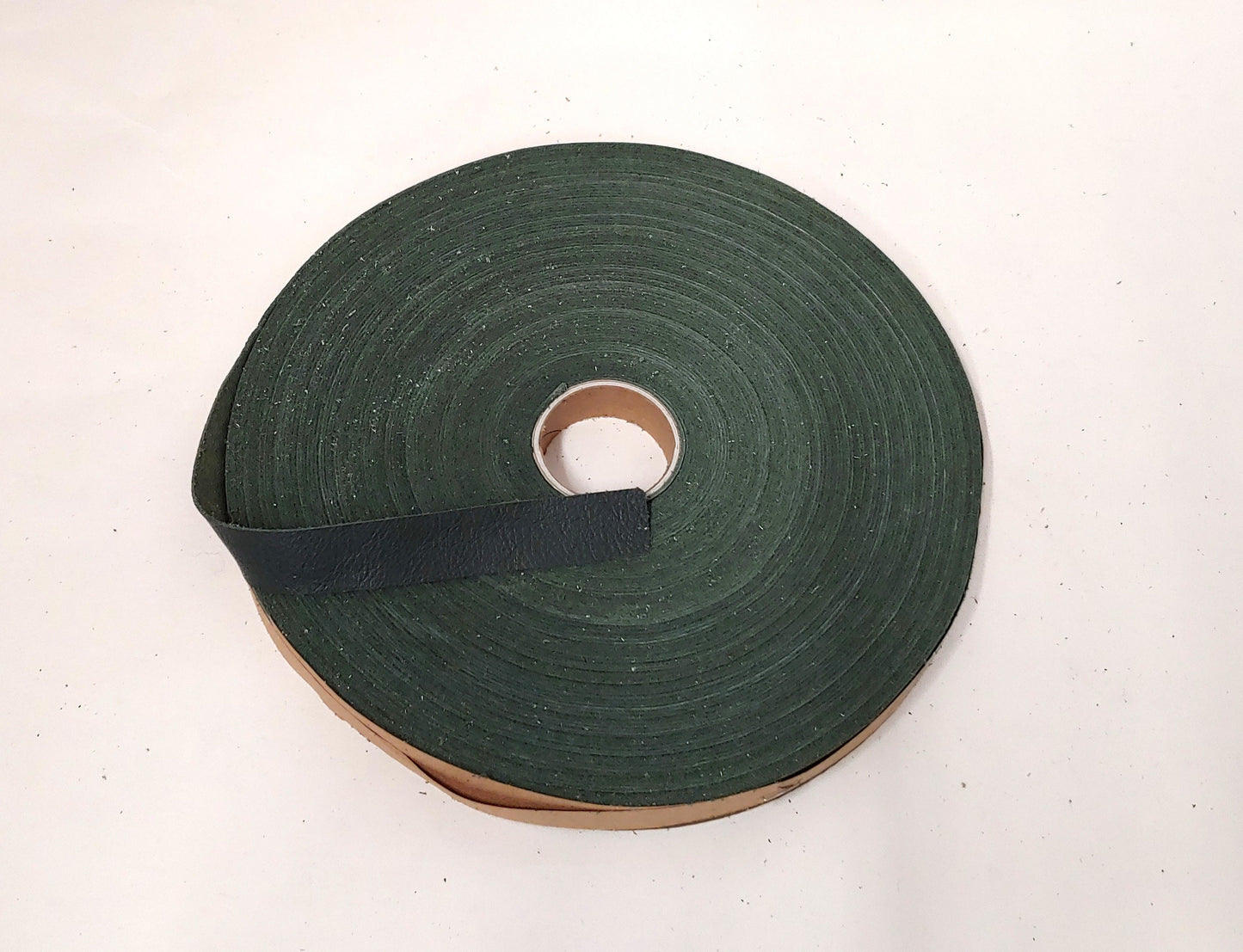 3/4" Flat, Cowhide Leather in Forest Green UPL (5 YDS) 0750NDE