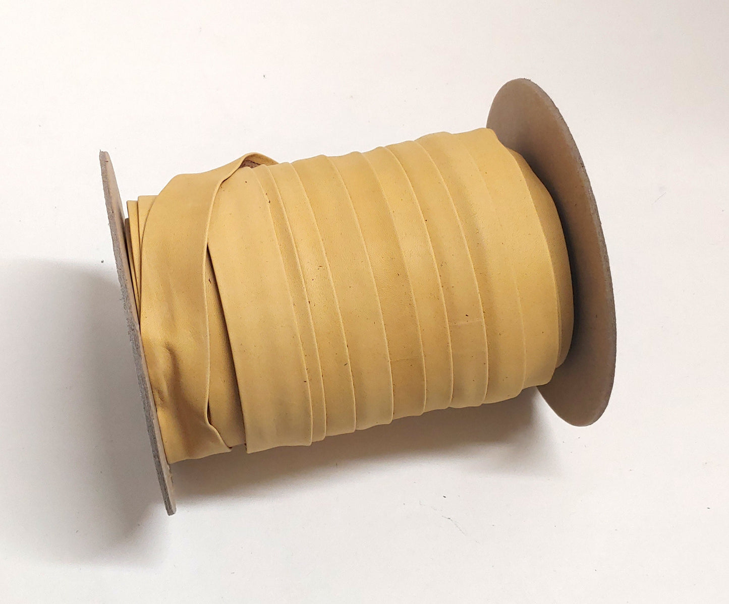 1" wide Open Fold Genuine Leather Binding in Light Cream Lining ( 2 YDS) 3069XDE edge binding