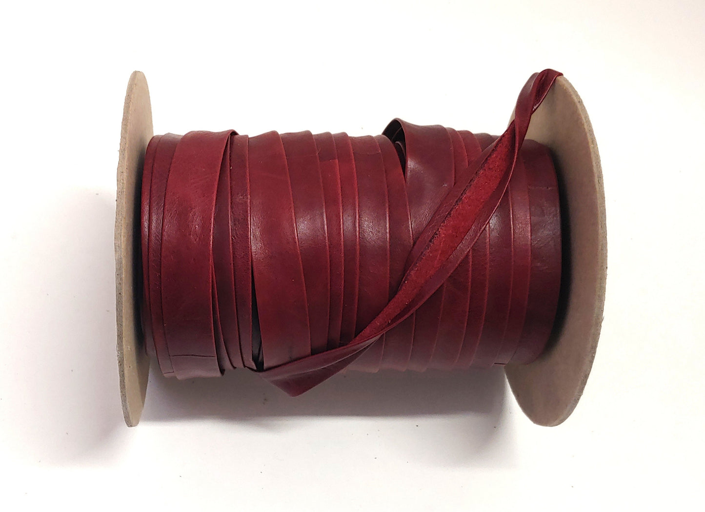 3/4" Open Fold Genuine Leather Binding in Cherry UPL (3 YDS) 0750CDE