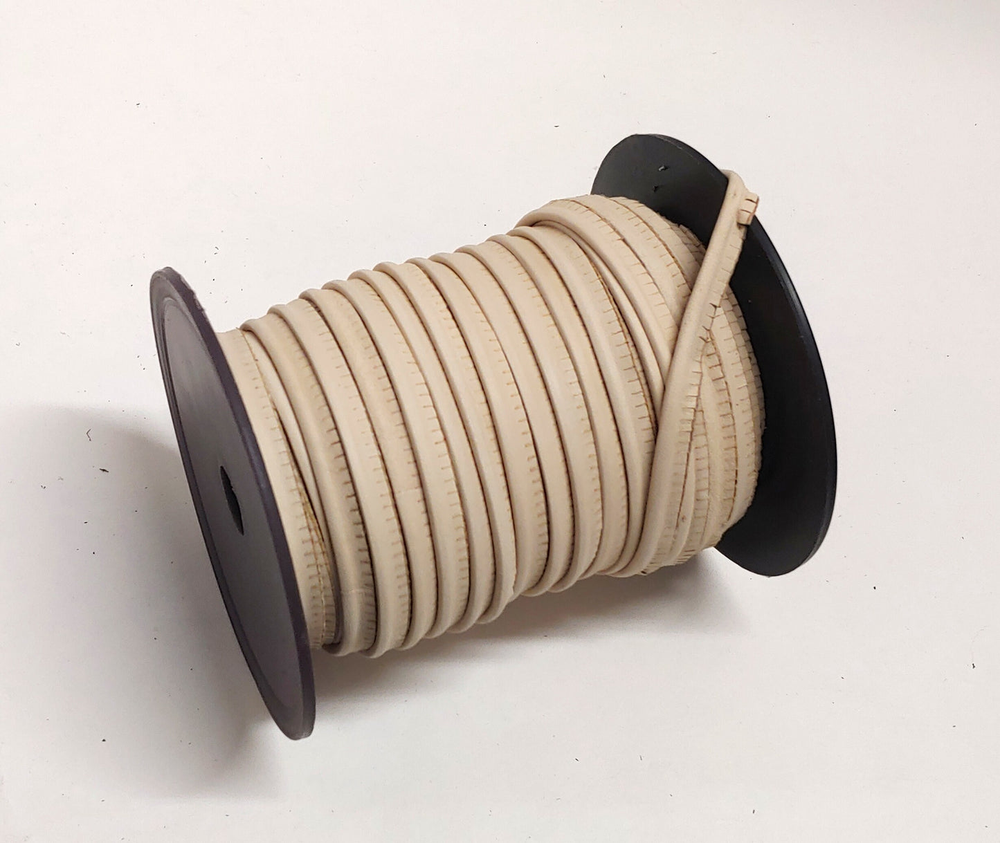 Nude Lamb Slashed Cowhide Leather Cord Piping  5/16" (3 yds) 2095XLA