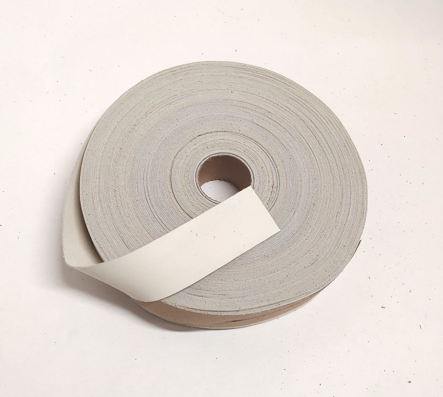 1-1/2" Flat, Cowhide Leather Edge Binding in Bone UPL (2 YDS) 1500FDE