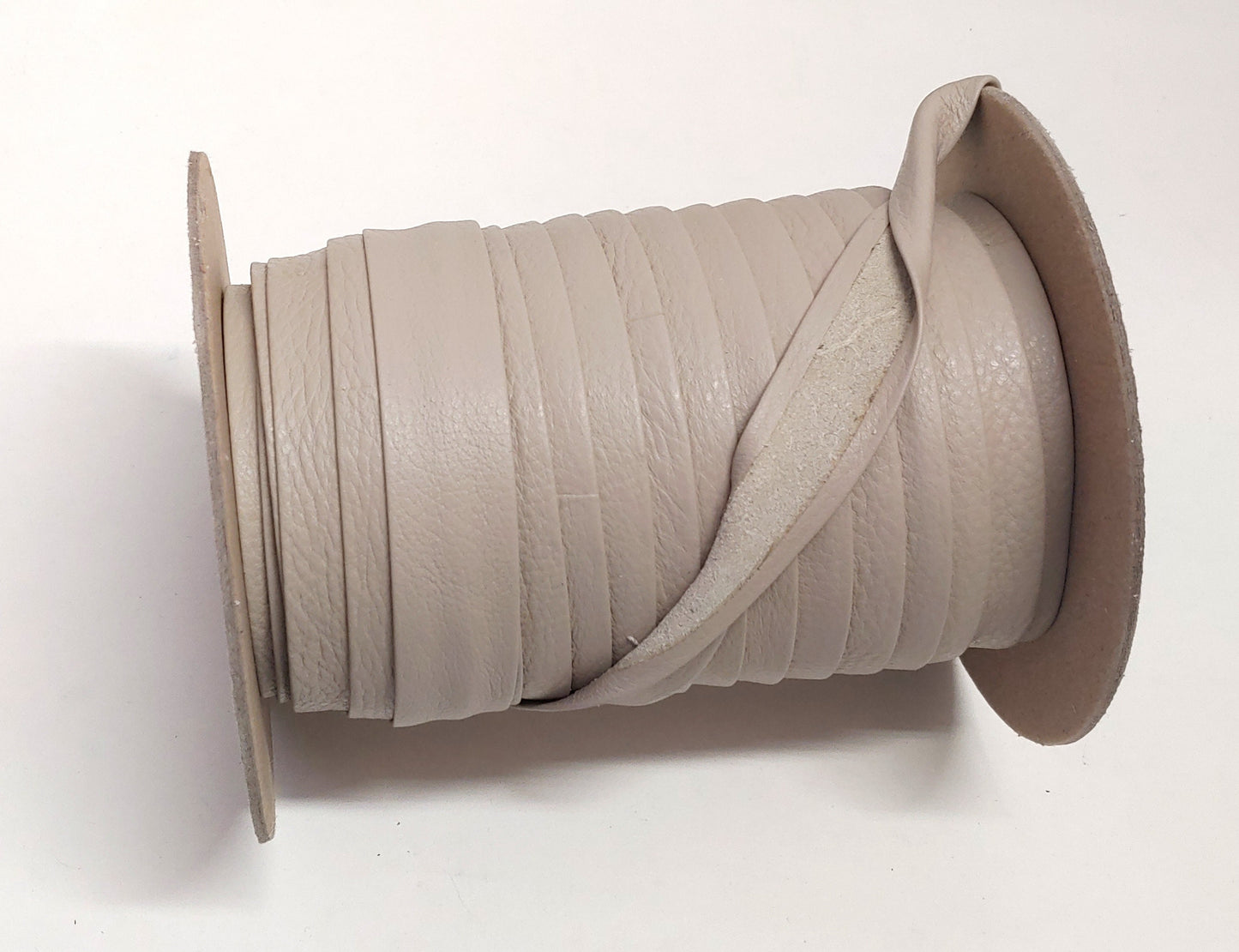 1" wide Open Fold Genuine Leather Binding in Taupe ( 2 YDS) 3069XDE edge binding