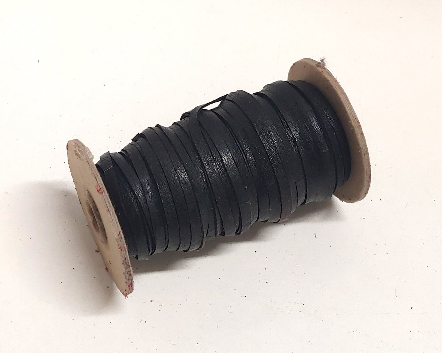 3/16" Flat, Sheep Leather Lacing in Black (10 YDS) 0187NLA