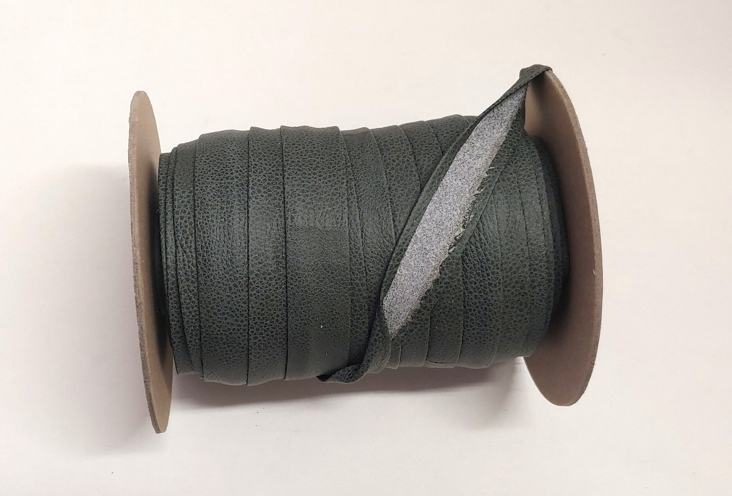1" wide Open Fold Genuine Leather Binding in Greystone ( 2 YDS) 3069XDE edge binding