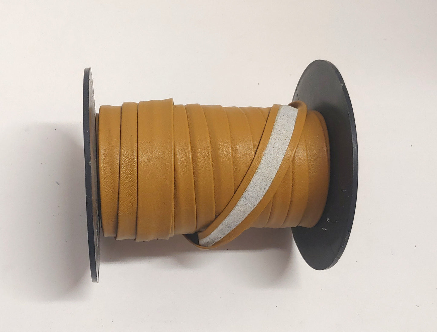 3/4" Open Fold Genuine Leather Binding in Dijon (3 YDS) 0750CDE