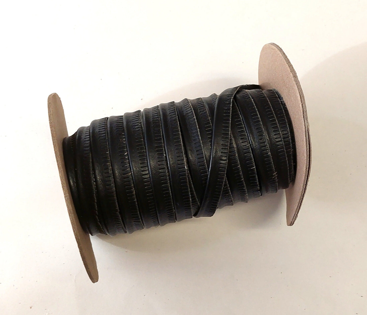 Black LT Polyurethane Vegan Leather Cord Piping with Slashed Edge  1/2" (5 yds) 3446XULT welting