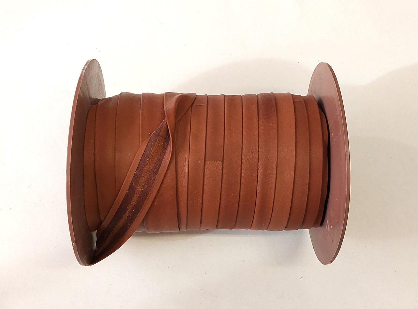 1" wide Open Fold Genuine Leather Binding in Naked Mocha (2 yards) 3069XDB edge binding