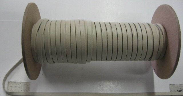5/32" Side Fold, Cowhide Leather Lacing in Beige (5 YDS) 0156SD9